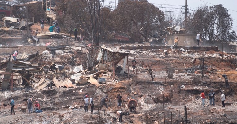 Raste broj mrtvih u Čileu, izvlače se tijela iz ruševina. "Ovo je poput ratne zone"