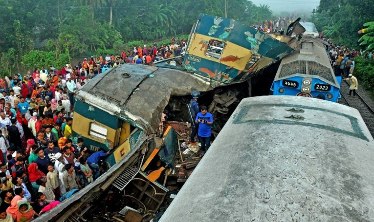U Bangladešu se sudarila dva vlaka, poginulo najmanje 12 ljudi