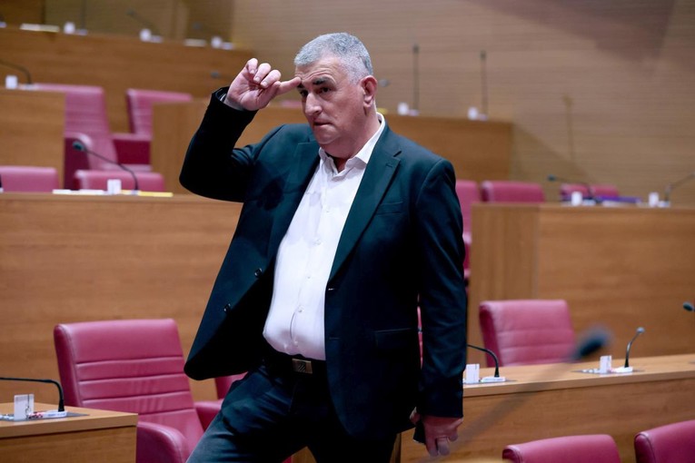 Sinjsko vijeće odbacilo Buljev proračun. "Nećemo financirati buseve za prosvjede"