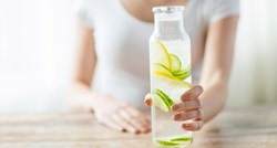Dijetetičarka otkrila važnu prednost pijenja vode s limunom i razotkrila neke mitove