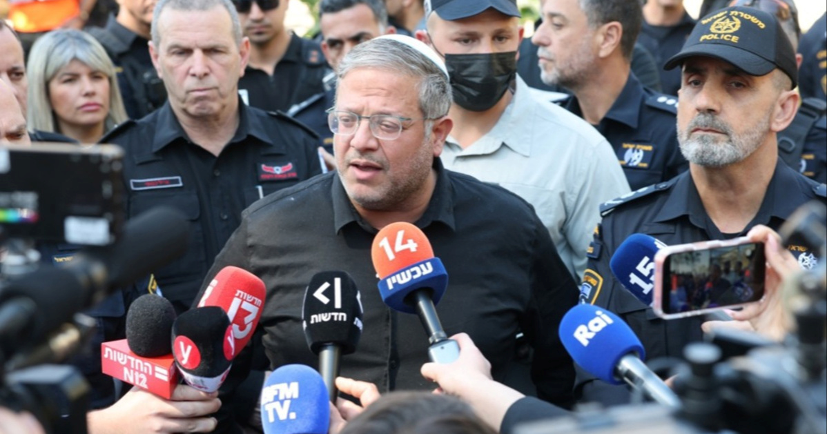 Policajac izraelskog ministra s 13 presuda nazvao osuđenim kriminalcem. Kažnjen je