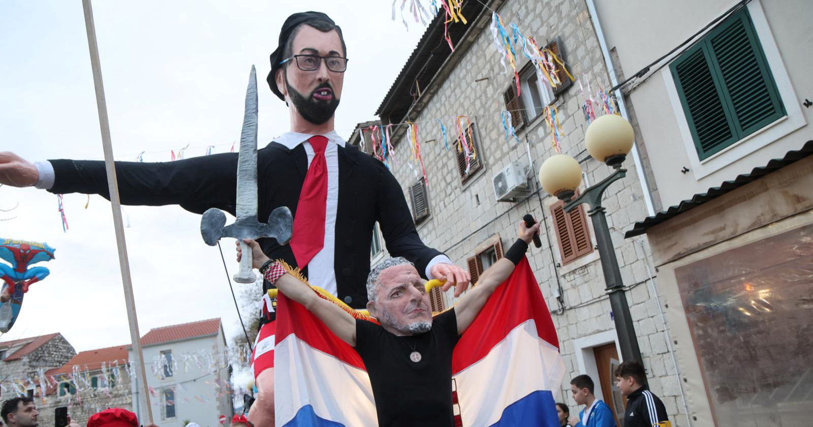 FOTO I VIDEO Tomislav Tomašević kao krnja na maškarama u Kaštel Kambelovcu