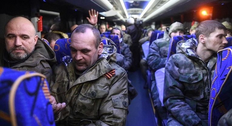 Zarobljeni ruski vojnik: Bacili su bombu u naš rov. Počeo sam vrištati da se predajem