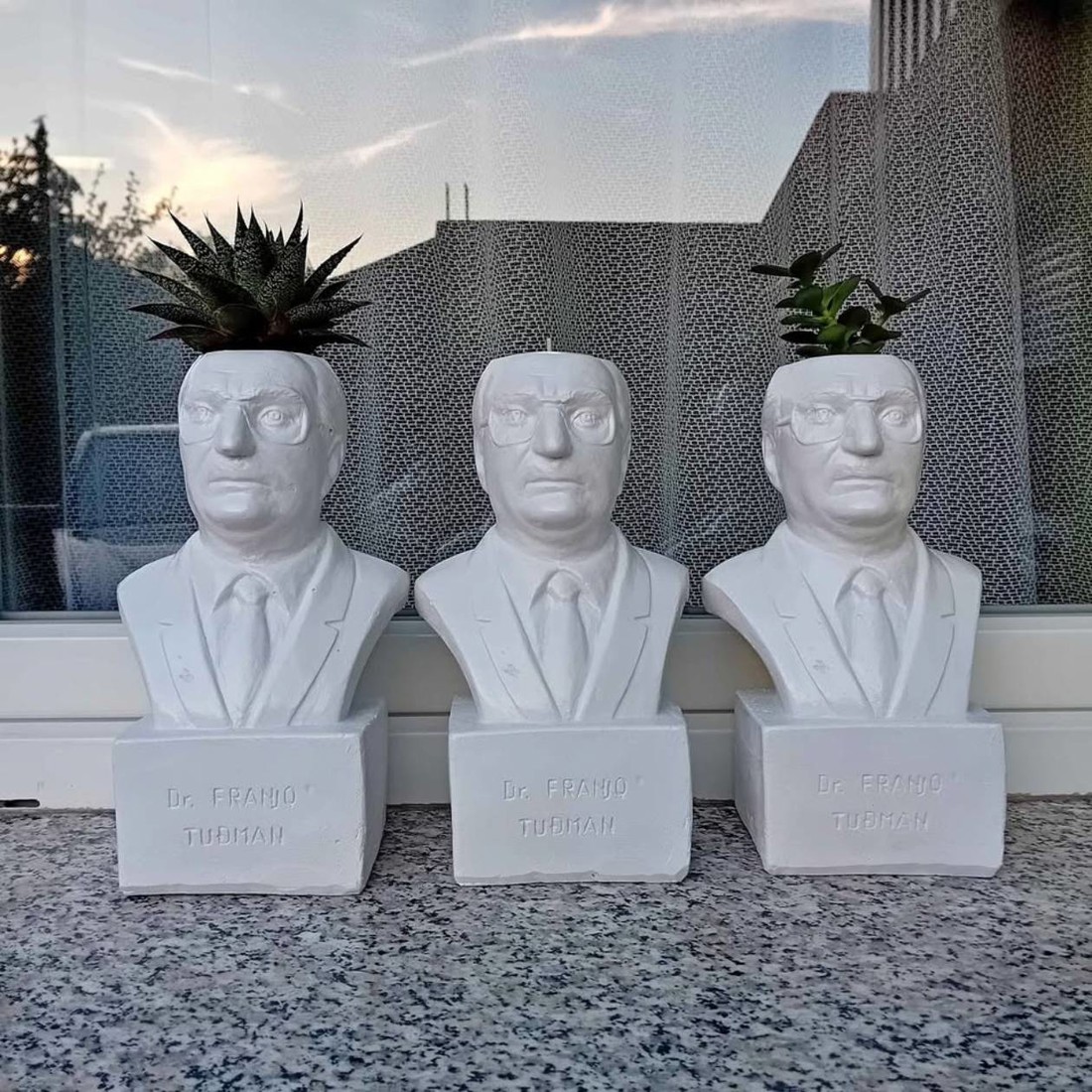 Netko na Fejsu prodaje vazu u obliku glave Franje Tuđmana