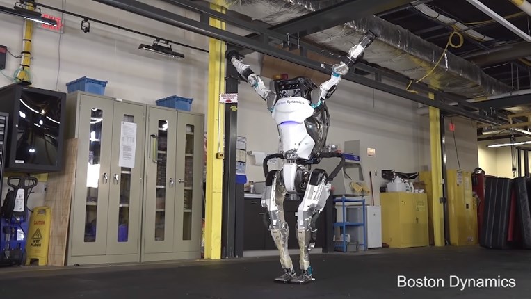 VIDEO Znanstvenici istrenirali robota: Jedva je hodao, a sad radi gimnastiku