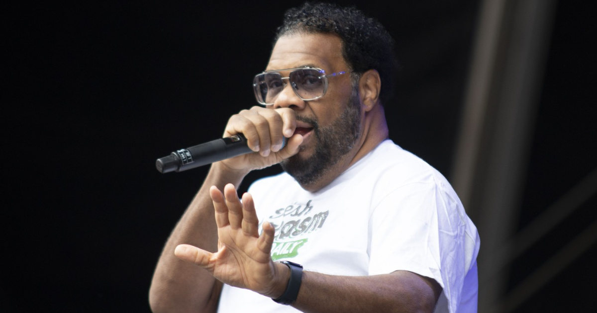 Američki reper (53) preminuo nakon što mu je pozlilo na pozornici