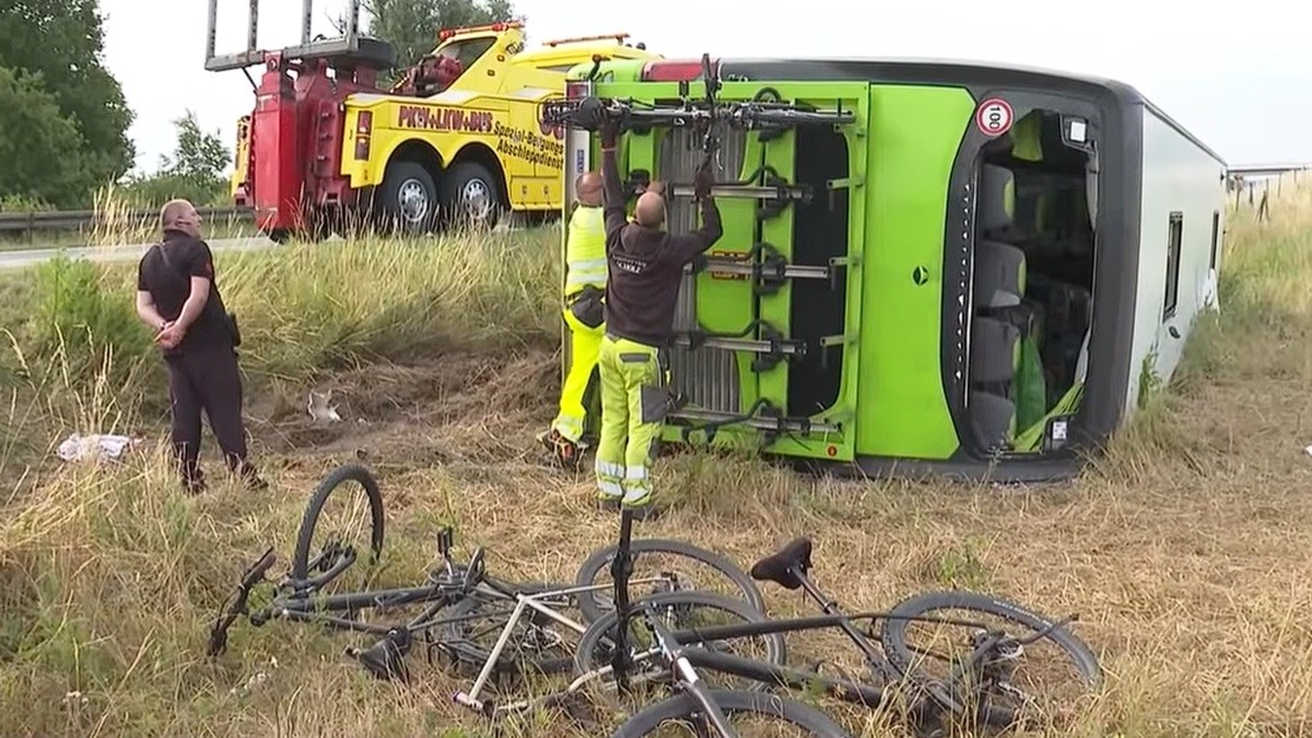 VIDEO Flixbus sletio s ceste u Njemačkoj
