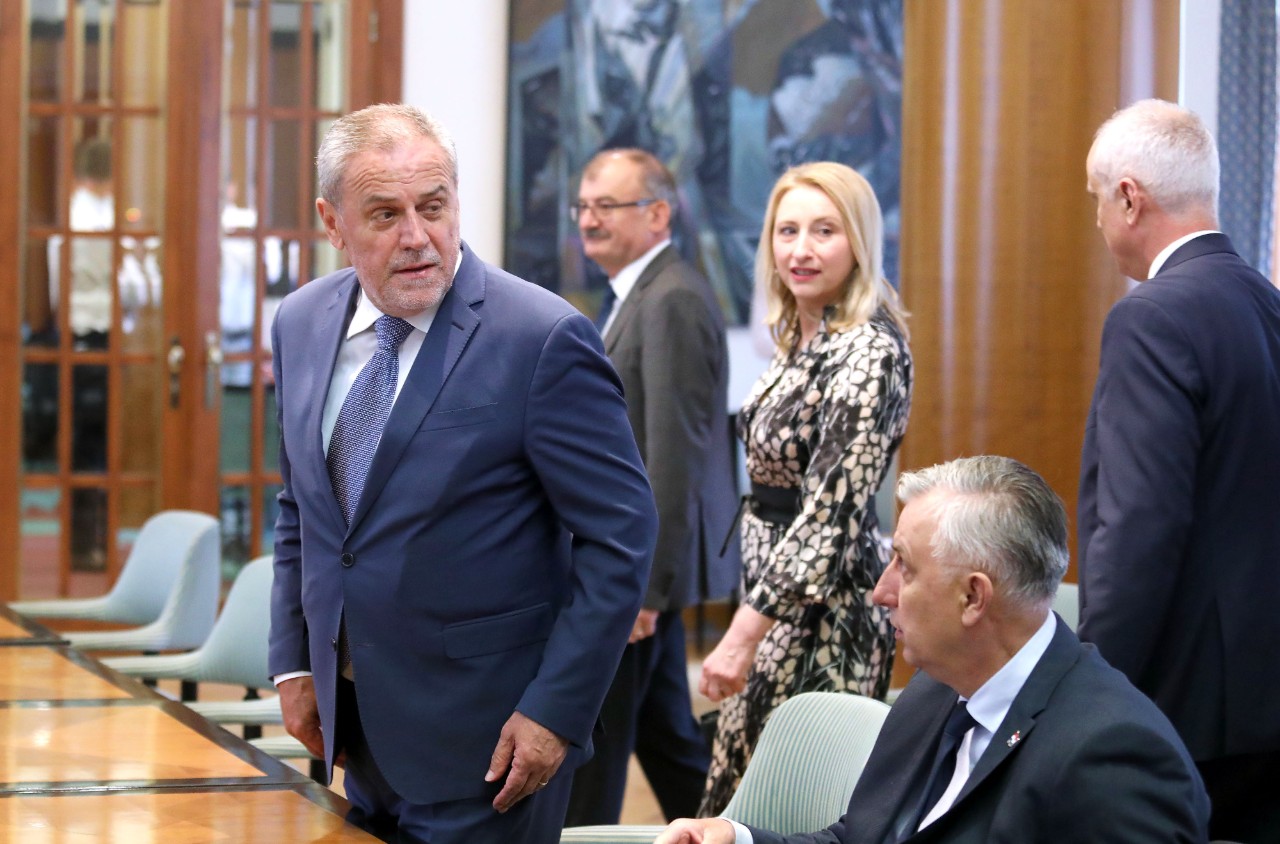 Bandić predao liste: Spreman sam surađivati sa svima kojima je Hrvatska na srcu