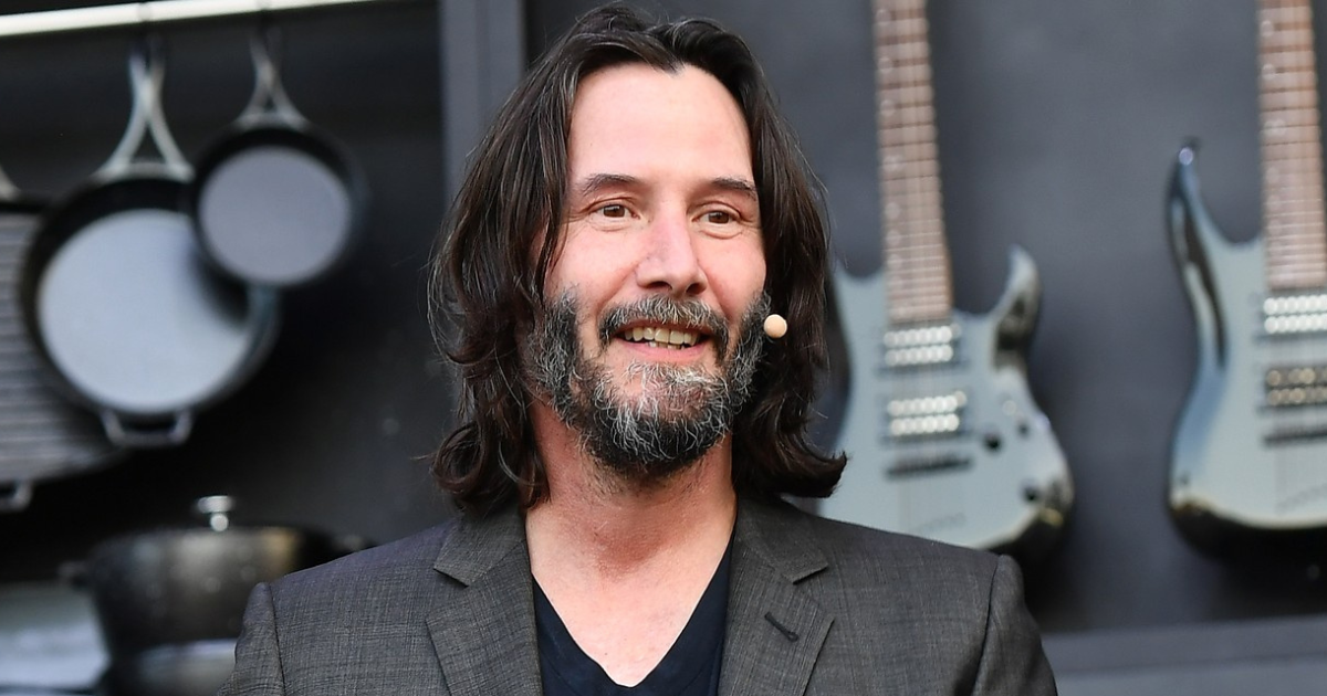 Keanu Reeves odbija se pokoriti holivudskim standardima. Dokaz je i njegova cura