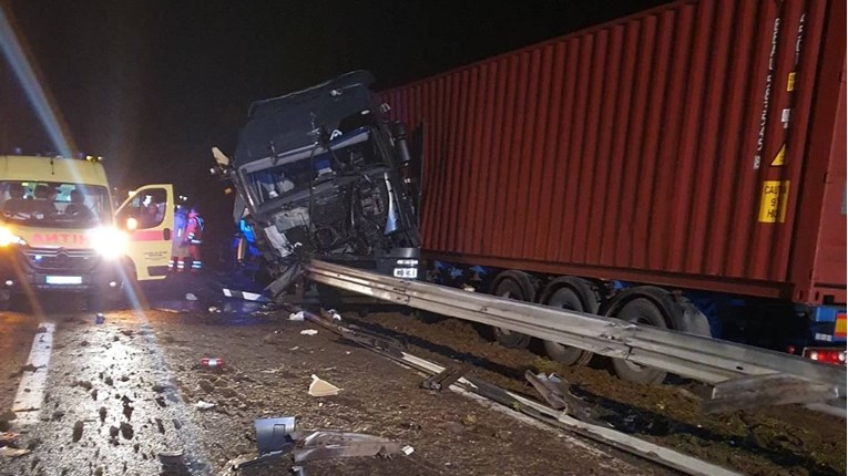 Teška nesreća kod Novske, sudarila se dva kamiona. Jedan vozač napuhao 0.7 promila