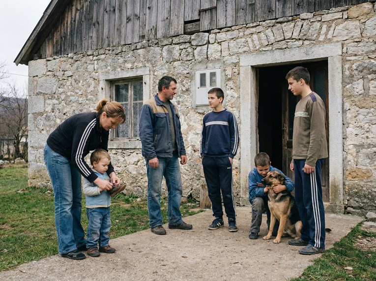 Uvode se nove mjere za obitelji s četvero i više djece