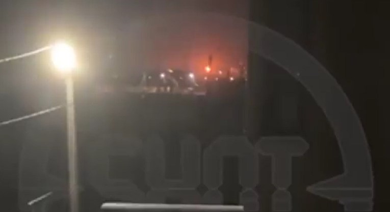 VIDEO Dron pogodio rafineriju u Rusiji. Čula se eksplozija pa izbio požar
