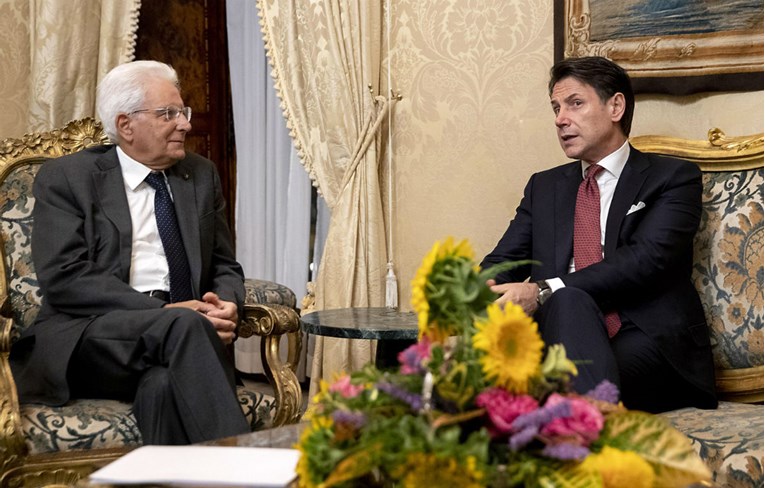 Talijanski predsjednik prihvatio ostavku premijera, kreću konzultacije