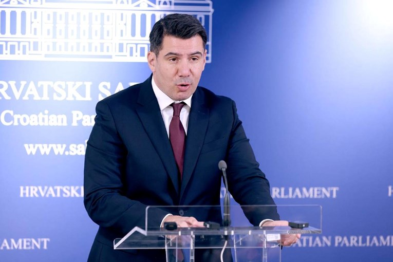 Grmoja: Orešković je pokušala fotografirati tajni dokument