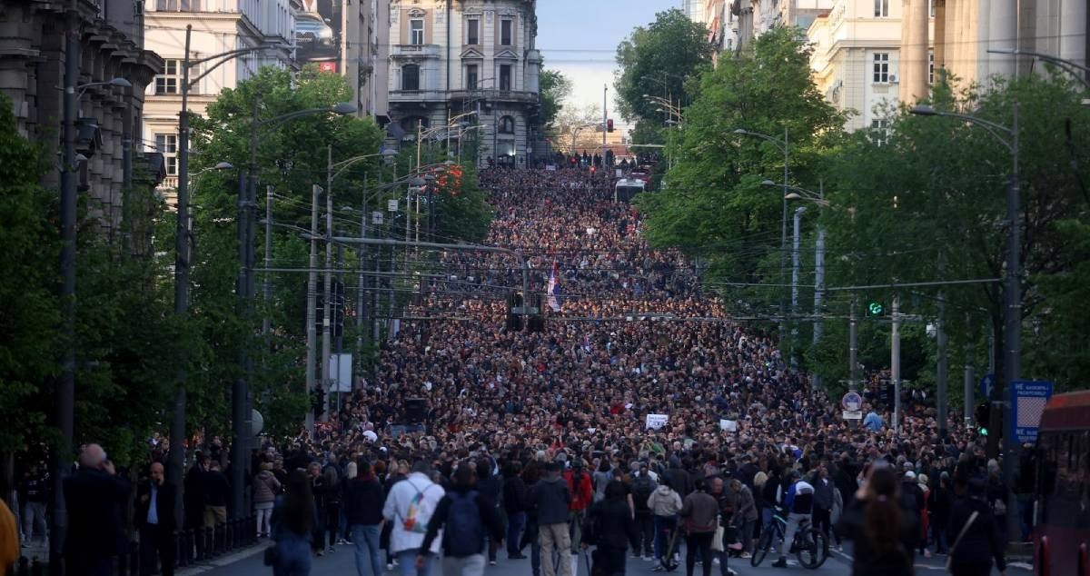 FOTO Pogledajte nepreglednu kolonu prosvjednika u Beogradu nakon dva masakra