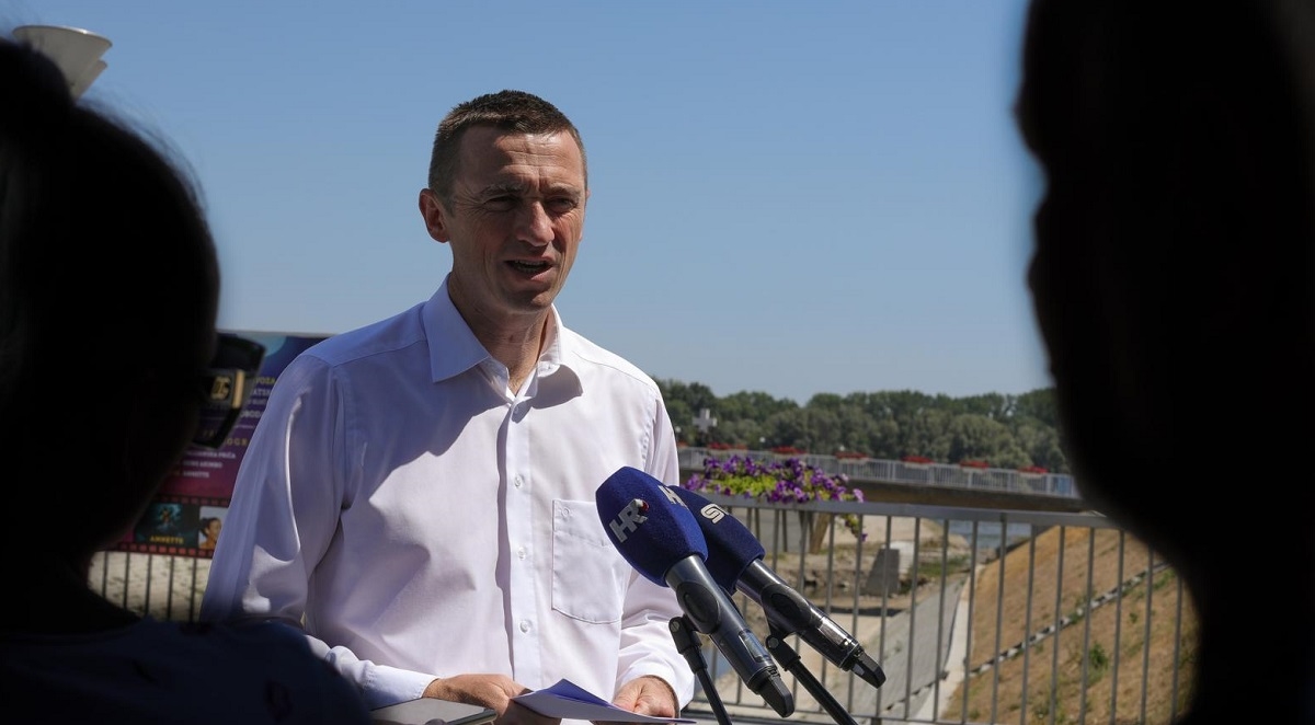 Penava: Vlada bi trebala zamrznuti cijenu po jednog prehrambenog artikla