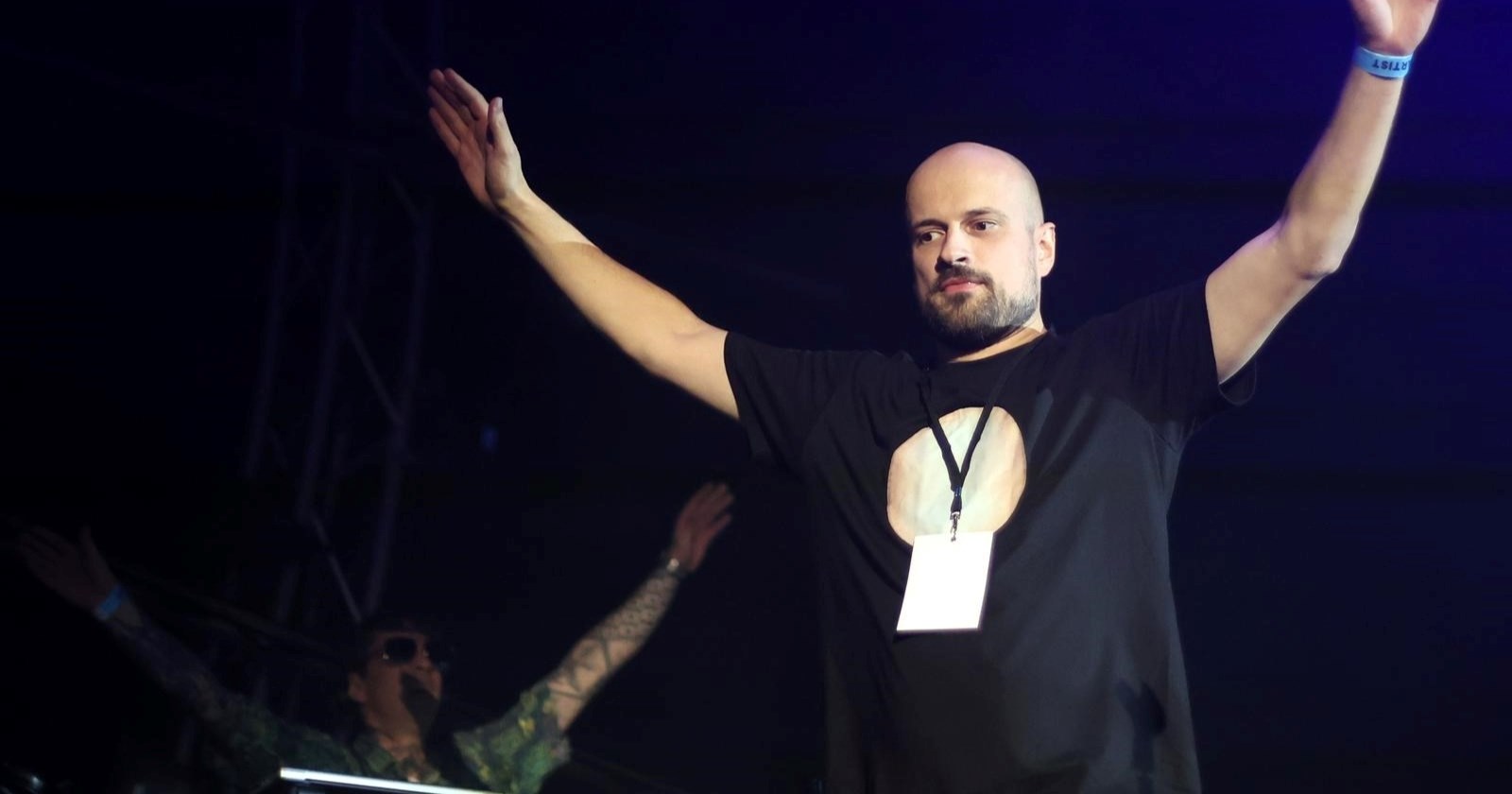 Vojko V oko 15 h: Ne kupujte ništa tamo. Vojko V oko 18 h: Velike legende i asevi su