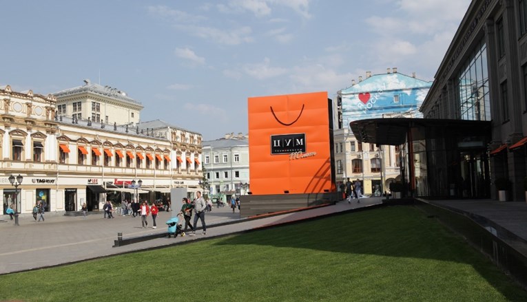 "Nema više luksuza za Ruse": Chanel, Hermes i Louis Vuitton zatvaraju dućane u Rusiji