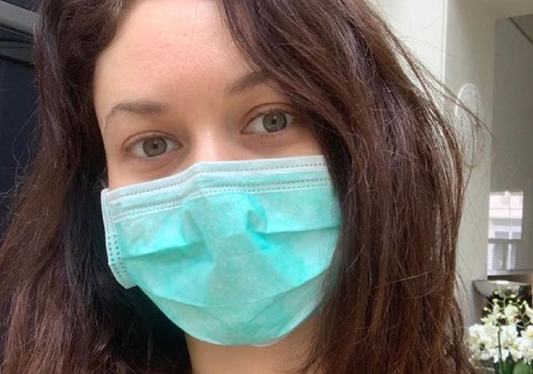 Bondova se djevojka nakon dva tjedna oporavila od koronavirusa, opisala tijek bolesti