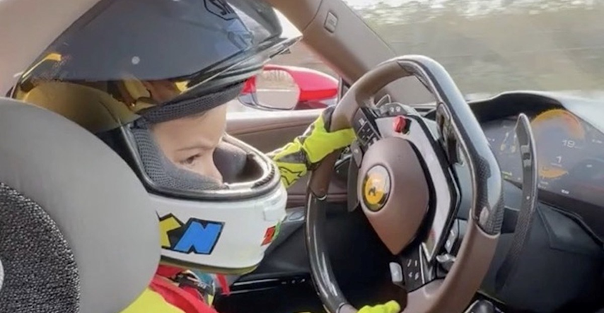 VIDEO Pogledajte što trogodišnjak radi u Ferrariju od tisuću konja