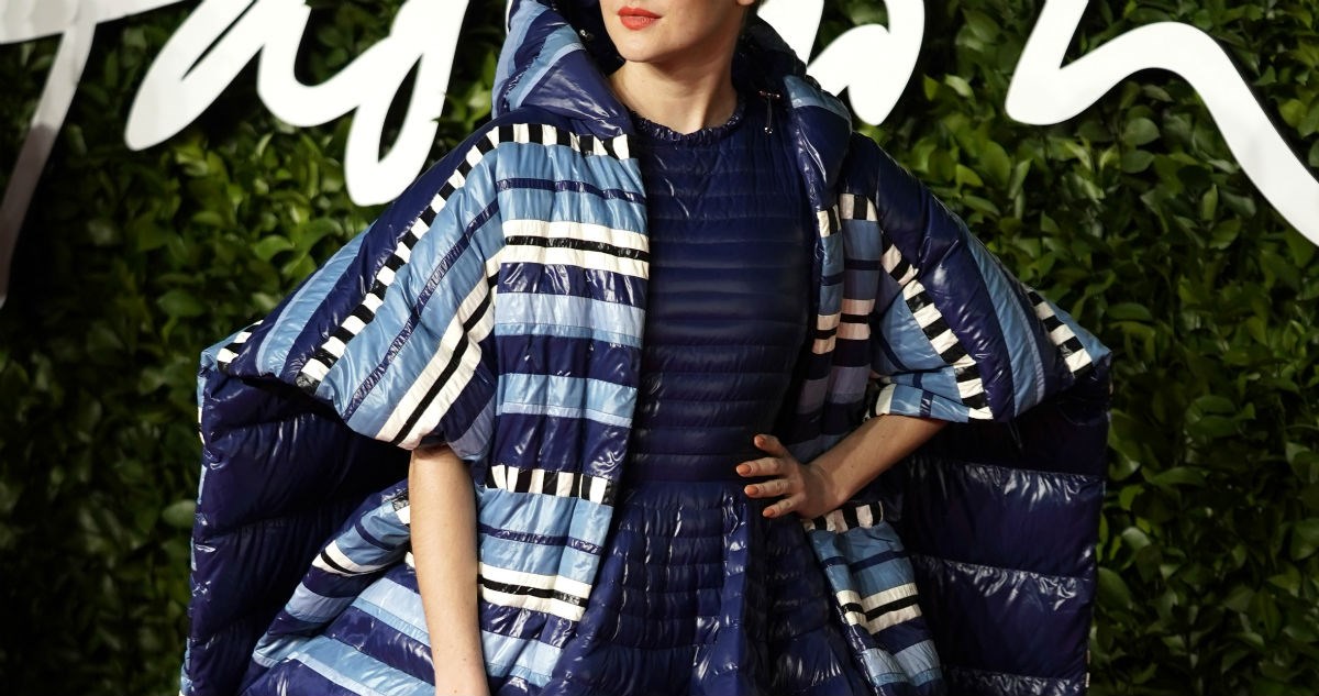 Iz kreveta na crveni tepih? Glumica na dodjelu nagrada došla omotana u poplun