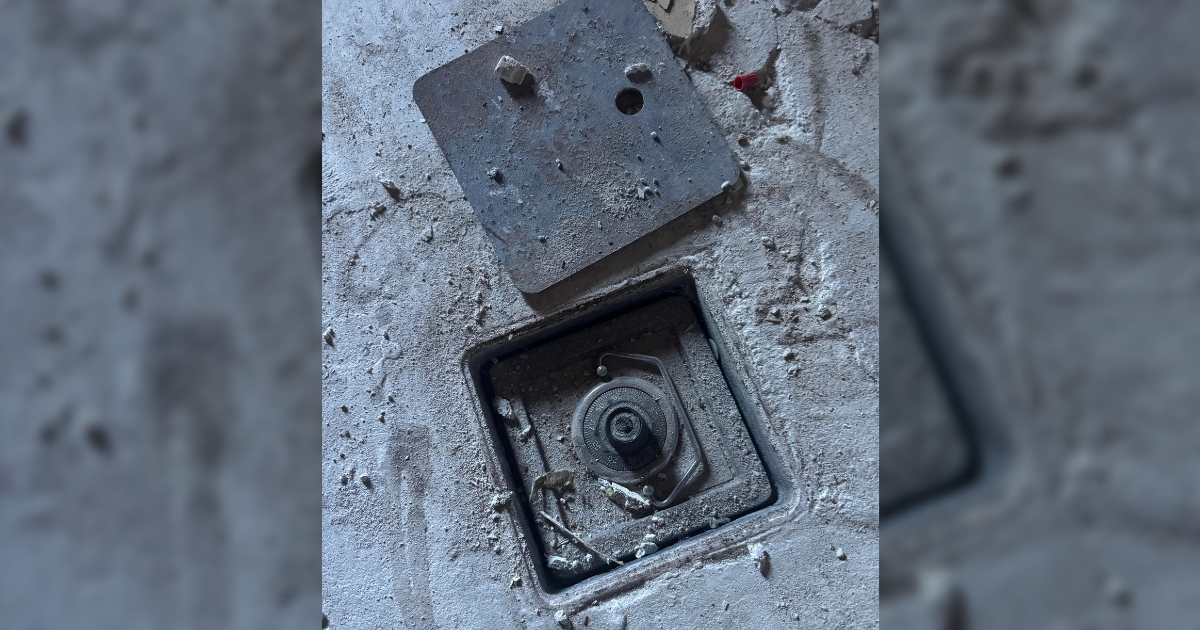 U kući iz 1920-ih pronašao stari sef, ne može spavati dok ne dozna što je u njemu