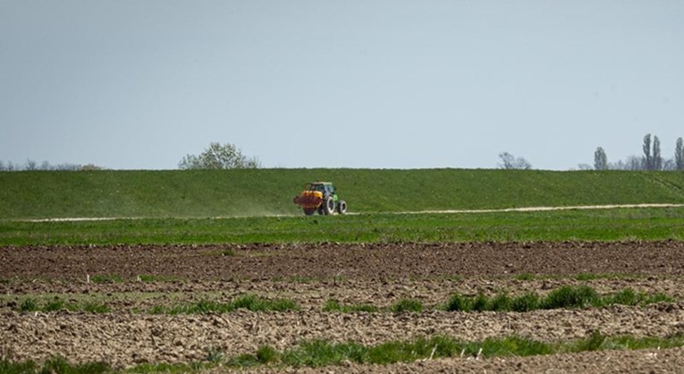 U prevrtanju traktora kod Sesveta jučer poginuo muškarac