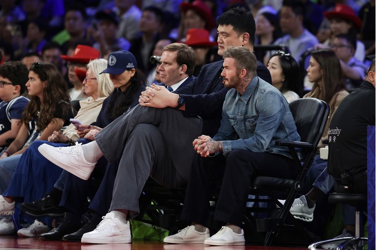 Yao Ming i Beckham sjeli su jedan pored drugoga. Svi komentiraju isto