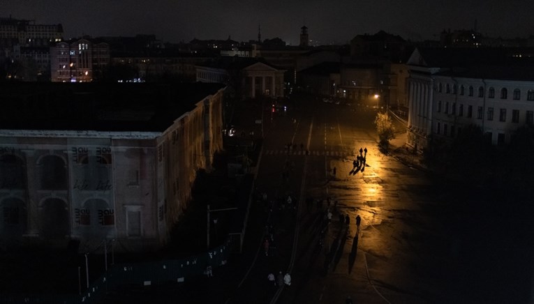 Kako izgleda život u Kijevu bez struje? "Ljudi u liftove postavljaju vodu i hranu"