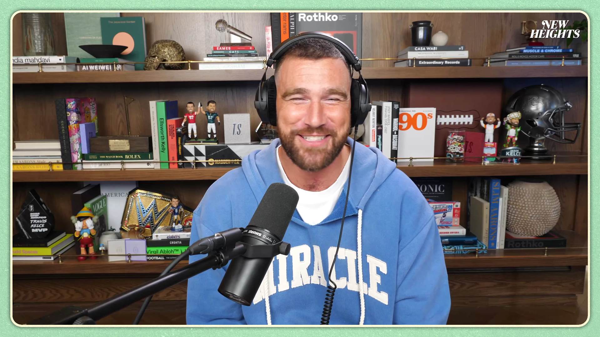 Iza Travisa Kelceja u podcastu s Taylor Swift može se vidjeti natpis - Hrvatska
