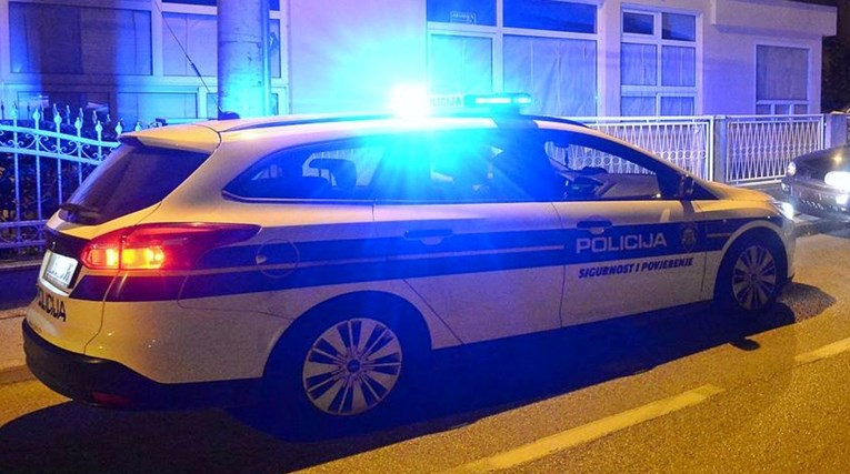 Audijem kod Gorice pokušao pregaziti policajca, drugi policajac pucao. Vozač u bijegu
