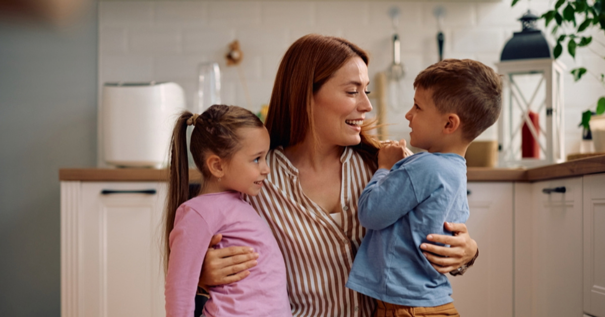 Što je mommymaxxing i zašto šteti majkama i djeci