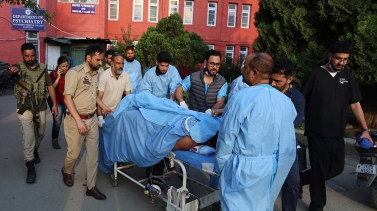 Teroristički napad u indijskom Kašmiru. Napadači pucali na turiste, više od 20 mrtvih