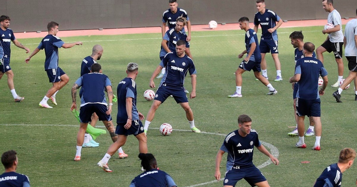 Pogledajte kako Rebić na treningu gura loptu kroz noge Livaji