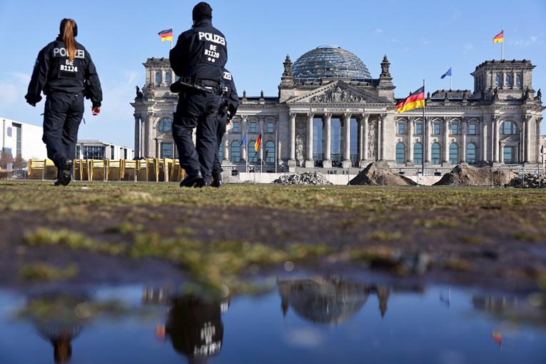 Gotovo 200 policajaca u Njemačkoj osumnjičeno za ekstremizam