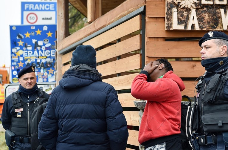 Francuska pod pritiskom desničara planira postrožiti migracijsku politiku