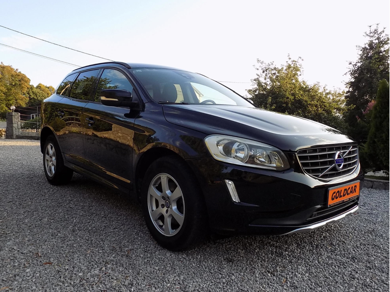 Ovaj Volvo XC60 ima 190 KS, registriran je još skoro godinu dana. Prodaje se