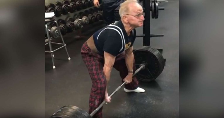 Video 89-godišnjeg djeda koji diže utege od 180 kilograma postao hit