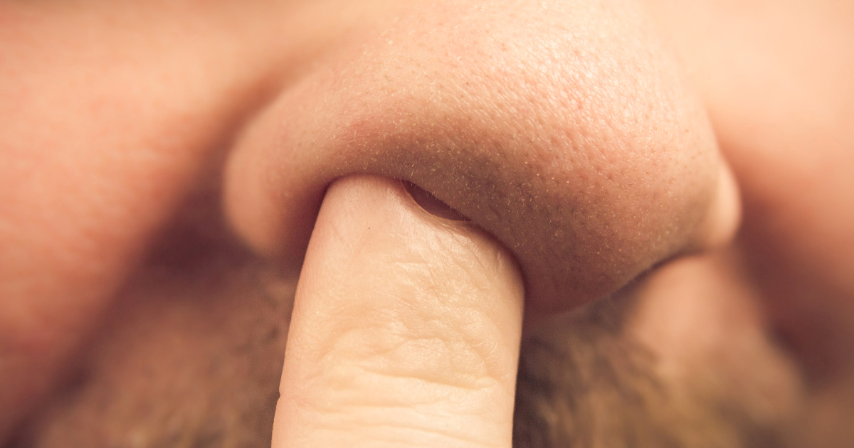 Kopanje nosa moglo bi povećati rizik od Alzheimera