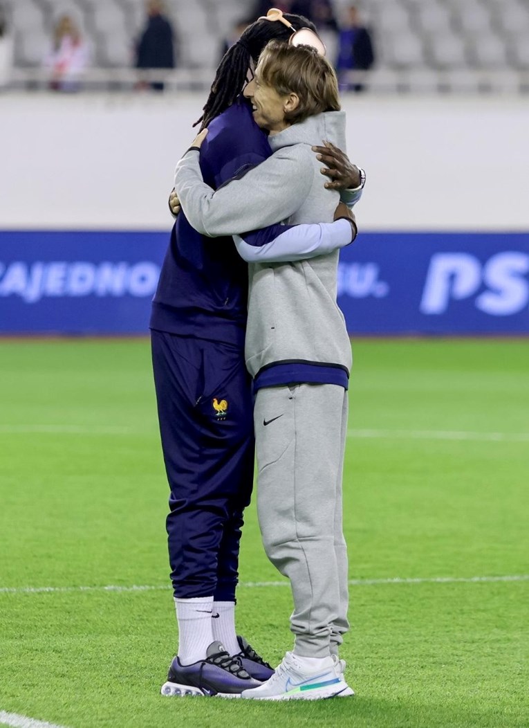 FOTO Francuz se oduševio kad je vidio Modrića. Izgrlili se na terenu Poljuda