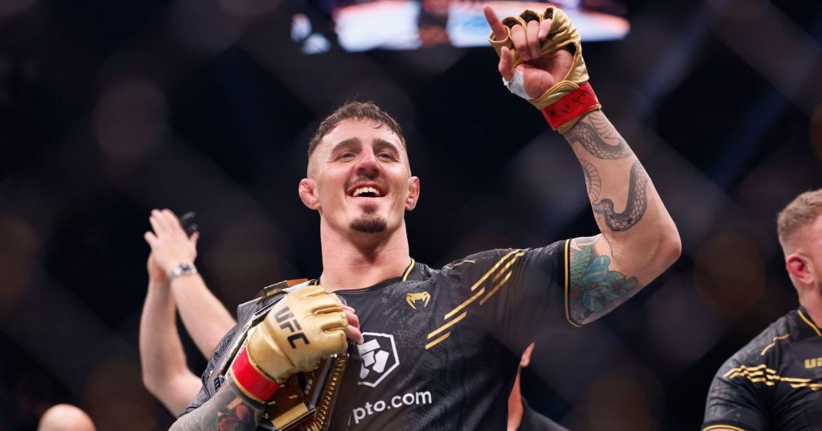 Aspinall postao prvak umjesto Jonesa bez borbe pa oduševio fanove porukom