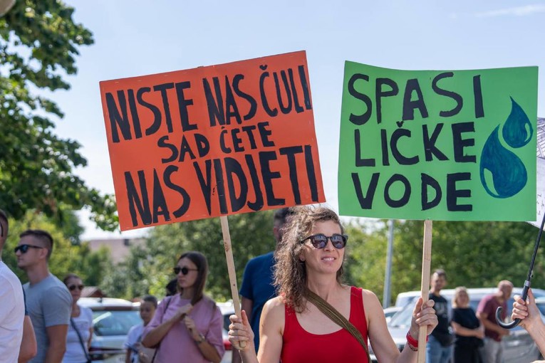 Zagrebački kafići i restorani pozvani da daju 30% popusta prosvjednicima za Liku