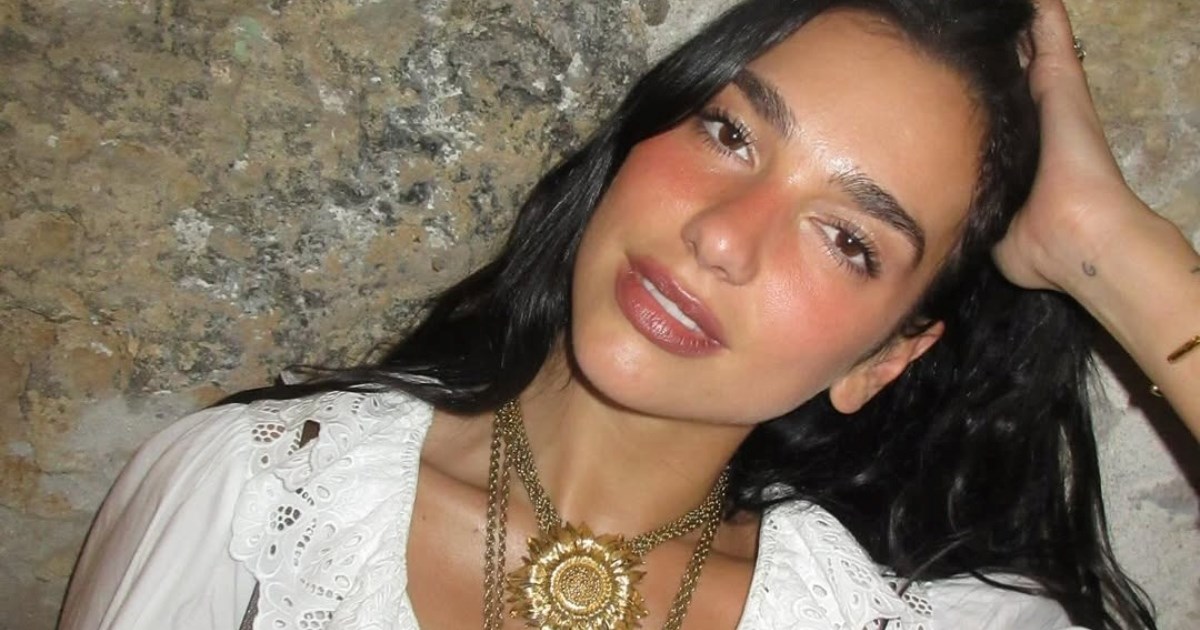 Dua Lipa pokazala savršeni ljetni outfit, ali pažnju krade jedan detalj