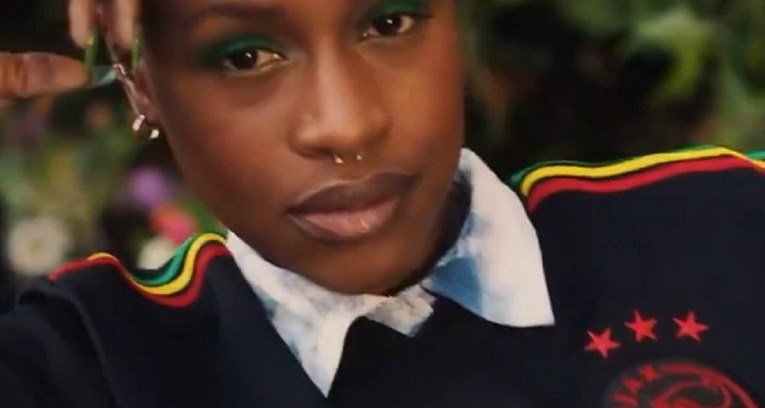 Ajax oduševio novim dresom. Crna boja, Marley, rasta trake i tri ptičice