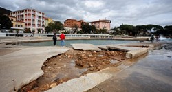 FOTO Olujno jugo i valovi razbili betonsku plažu u Opatiji