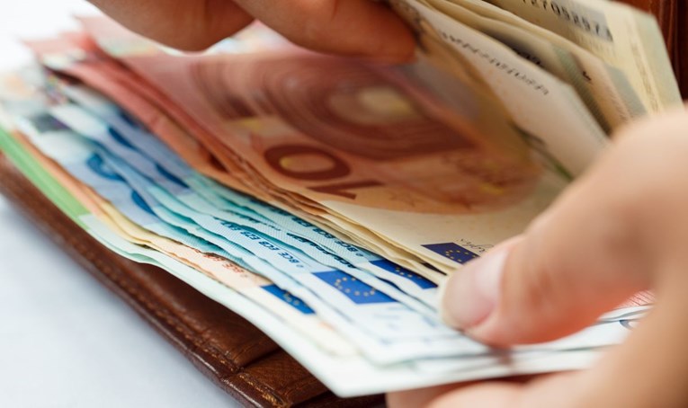 U Sloveniji zbog korupcije privedeno 35 osoba, oštetili su banke za 850.000 eura