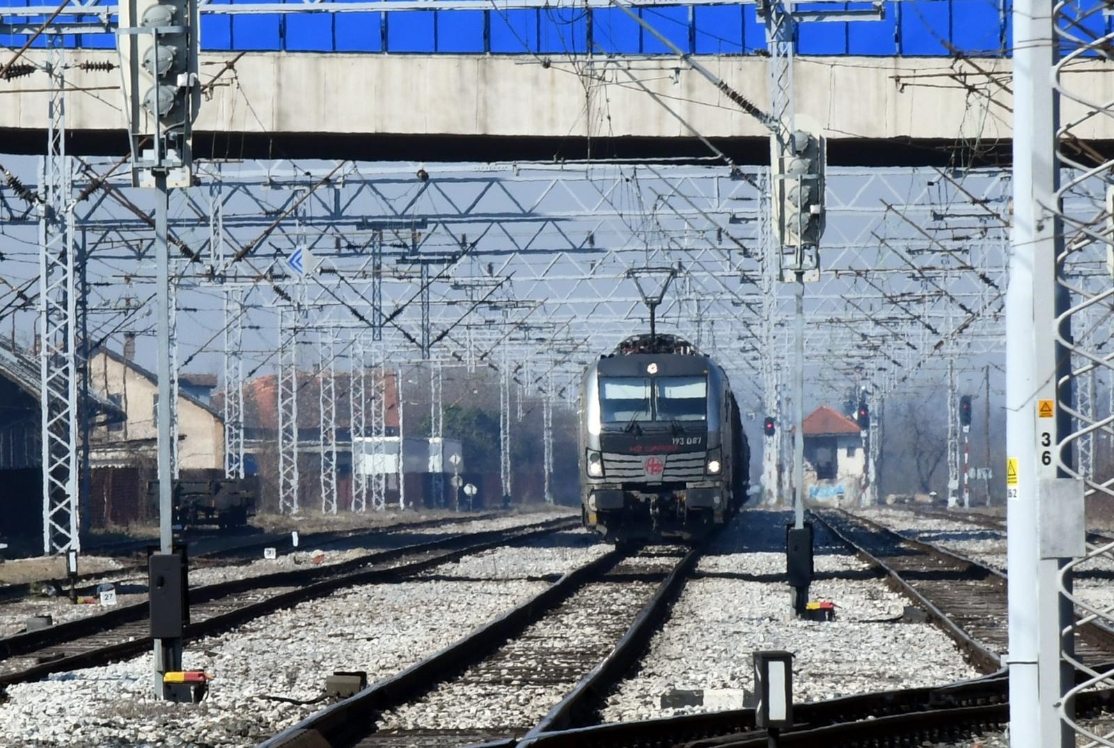 Teretni vlak kod Siska projurio kroz crveno, u zadnji čas izbjegnut sudar s putničkim