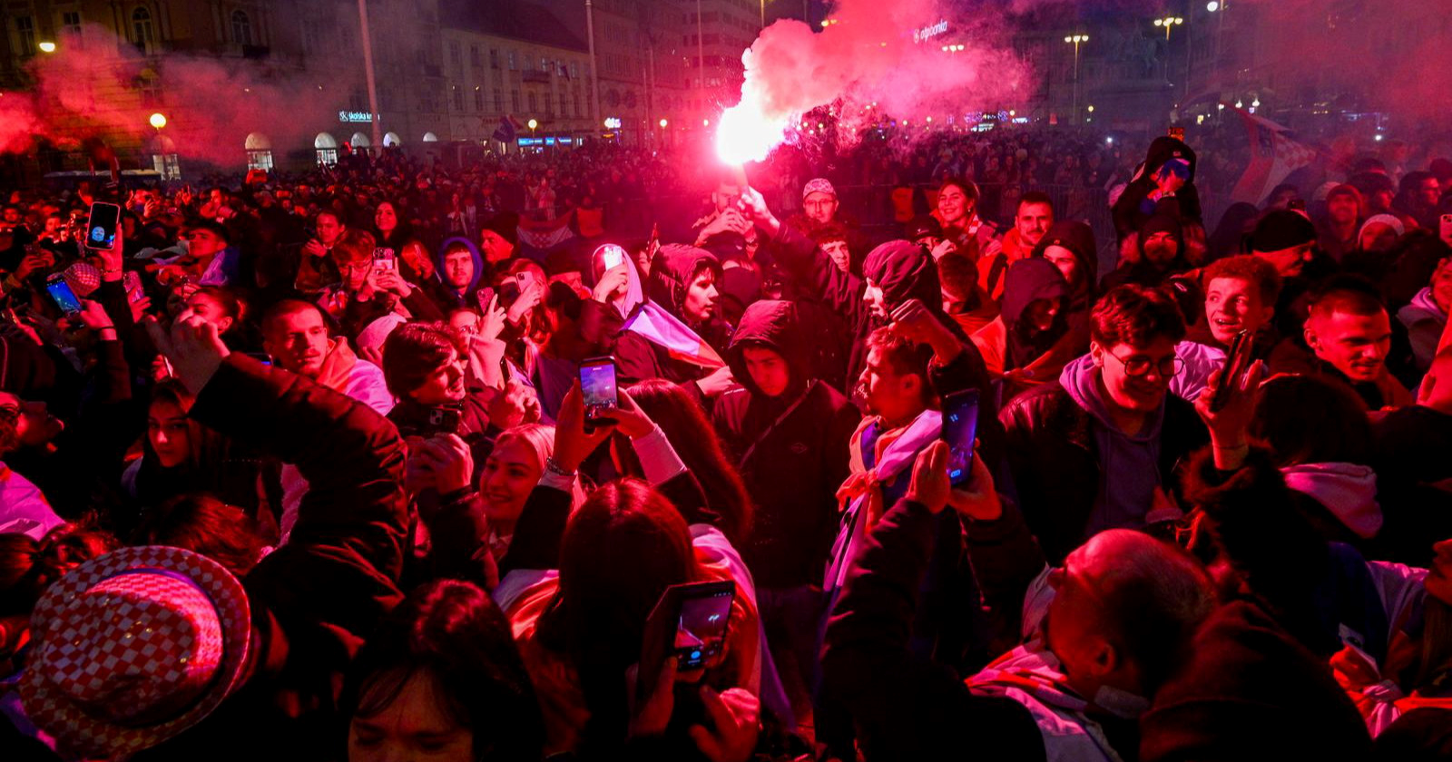 UŽIVO Doček rukometaša: Zaprešić Boysi poveli "Mi Hrvati", sad izvode "Srce vatreno"