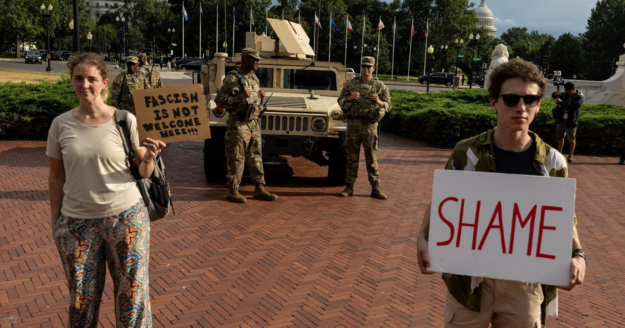 Ljudi u Washingtonu prosvjeduju protiv Trumpovih agenata koji protjeruju migrante