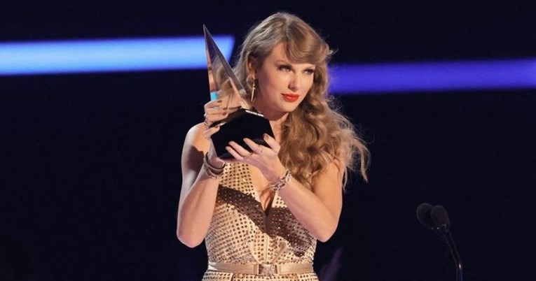 Album Taylor Swift star 10 godina osvojio nagradu za najbolji album 2022.